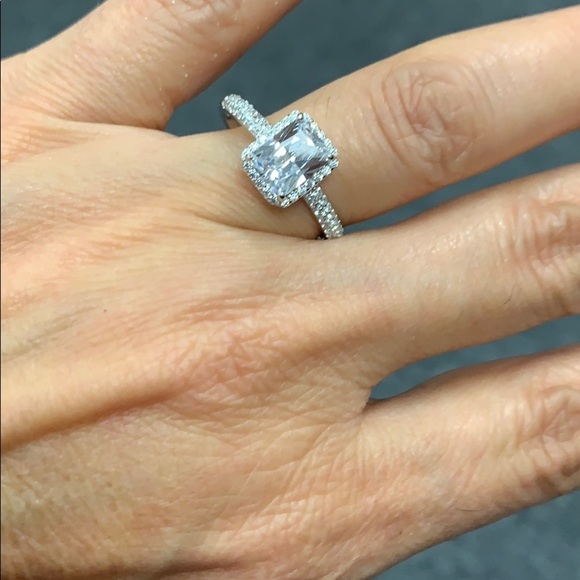 1.75ct 8x6mm Emerald Engagement Ring size 10 - Picture 5 of 7